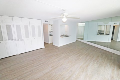 Condominio en alquiler en Fort Lauderdale, Florida, 1 dormitorio, 83.61 m2 № 2029376 - foto 4