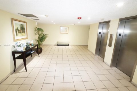 Condominio en alquiler en Fort Lauderdale, Florida, 1 dormitorio, 83.61 m2 № 2029376 - foto 22