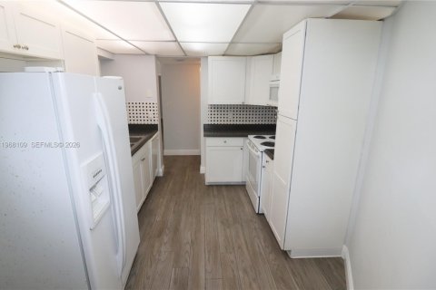 Condominio en alquiler en Fort Lauderdale, Florida, 1 dormitorio, 83.61 m2 № 2029376 - foto 3