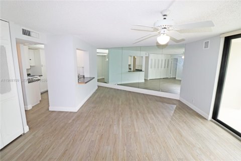 Condominio en alquiler en Fort Lauderdale, Florida, 1 dormitorio, 83.61 m2 № 2029376 - foto 8