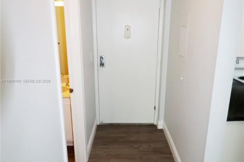 Condominio en alquiler en Fort Lauderdale, Florida, 1 dormitorio, 83.61 m2 № 2029376 - foto 11