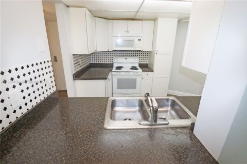 Condominio en alquiler en Fort Lauderdale, Florida, 1 dormitorio, 83.61 m2 № 2029376 - foto 6