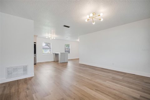 Casa en venta en Kissimmee, Florida, 3 dormitorios, 104.61 m2 № 2306626 - foto 9