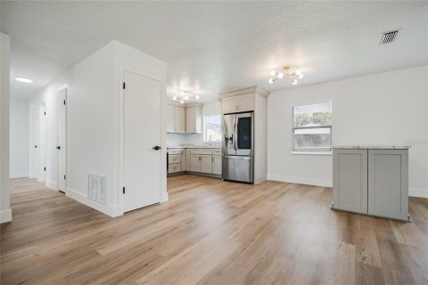 Casa en venta en Kissimmee, Florida, 3 dormitorios, 104.61 m2 № 2306626 - foto 13