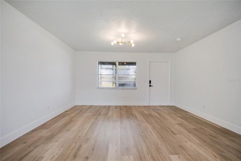Casa en venta en Kissimmee, Florida, 3 dormitorios, 104.61 m2 № 2306626 - foto 12