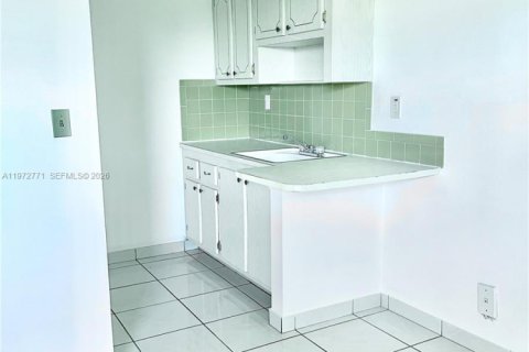 Купить кондоминиум в Холливуд, Флорида 2 спальни, 60.39м2, № 2087809 - фото 30