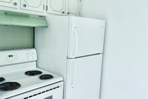 Купить кондоминиум в Холливуд, Флорида 2 спальни, 60.39м2, № 2087809 - фото 6