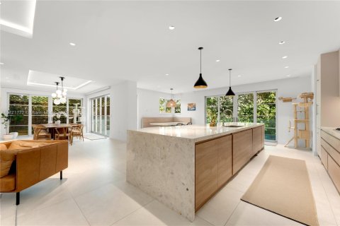 Villa ou maison à vendre à Miami, Floride: 4 chambres, 347.55 m2 № 1596033 - photo 15