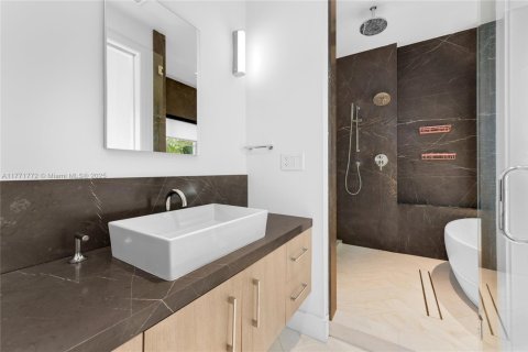 Villa ou maison à vendre à Miami, Floride: 4 chambres, 347.55 m2 № 1596033 - photo 24