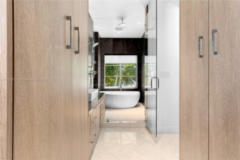 Villa ou maison à vendre à Miami, Floride: 4 chambres, 347.55 m2 № 1596033 - photo 22