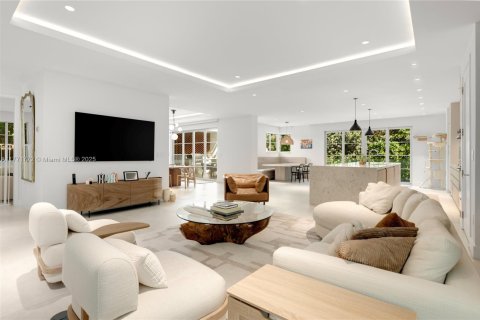 Villa ou maison à vendre à Miami, Floride: 4 chambres, 347.55 m2 № 1596033 - photo 14