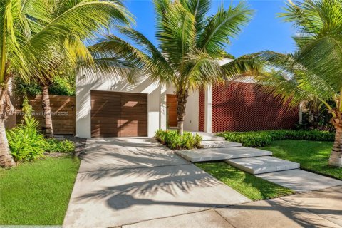 Villa ou maison à vendre à Miami, Floride: 4 chambres, 347.55 m2 № 1596033 - photo 30
