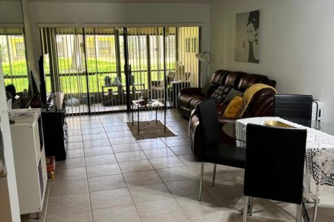 Copropriété à vendre à Deerfield Beach, Floride: 2 chambres, 106.84 m2 № 2063005 - photo 5