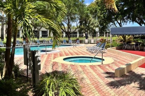 Copropriété à vendre à Deerfield Beach, Floride: 2 chambres, 106.84 m2 № 2063005 - photo 17