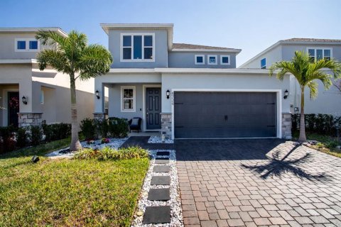 House in Clermont, Florida 4 bedrooms, 207.73 sq.m. № 2285660