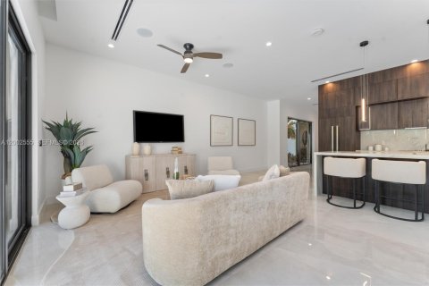 Touwnhouse à vendre à Fort Lauderdale, Floride: 4 chambres, 261.43 m2 № 2073218 - photo 5