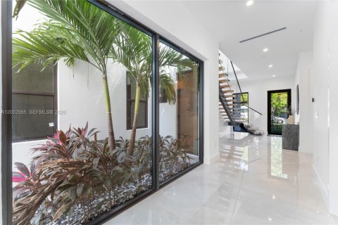 Touwnhouse à vendre à Fort Lauderdale, Floride: 4 chambres, 261.43 m2 № 2073218 - photo 3