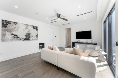 Touwnhouse à vendre à Fort Lauderdale, Floride: 4 chambres, 261.43 m2 № 2073218 - photo 13