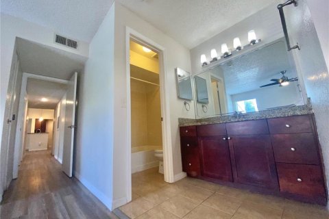 Condo in Orlando, Florida, 3 bedrooms № 2123633 - photo 23