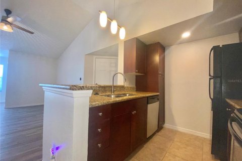 Condo in Orlando, Florida, 3 bedrooms № 2123633 - photo 5