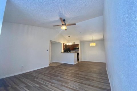 Condo in Orlando, Florida, 3 bedrooms № 2123633 - photo 10