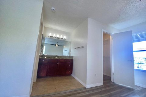 Condo in Orlando, Florida, 3 bedrooms № 2123633 - photo 24