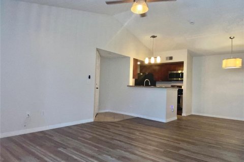 Condo in Orlando, Florida, 3 bedrooms № 2123633 - photo 8