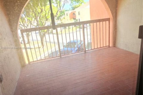 Снять в аренду кондоминиум в Майами, Флорида 3 спальни, 92.9м2, № 1956337 - фото 5