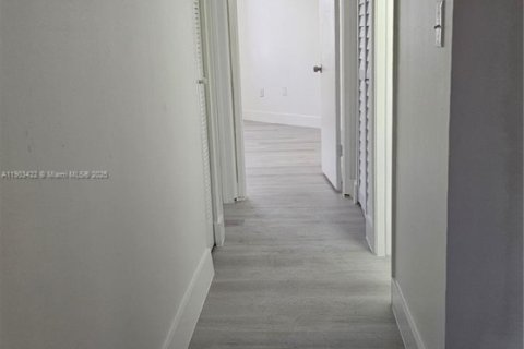 Снять в аренду кондоминиум в Майами, Флорида 3 спальни, 92.9м2, № 1956337 - фото 13