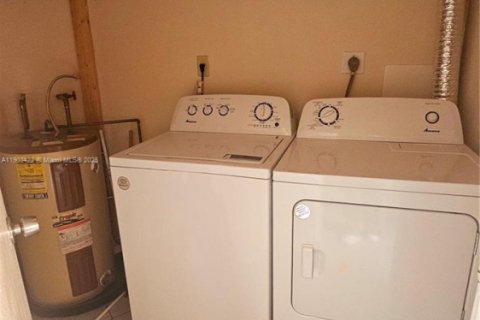 Снять в аренду кондоминиум в Майами, Флорида 3 спальни, 92.9м2, № 1956337 - фото 7