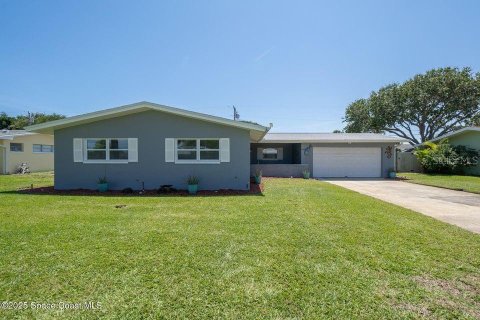 Casa en venta en Cocoa Beach, Florida, 3 dormitorios, 125.98 m2 № 1536685 - foto 1