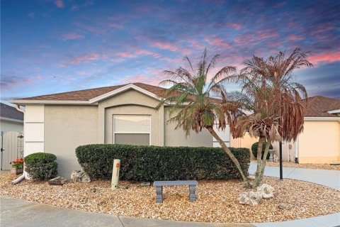 House in The Villages, Florida 2 bedrooms, 102.38 sq.m. № 2094860