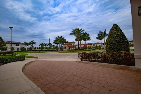 Купить таунхаус в Хайалиа, Флорида 3 спальни, 158.68м2, № 1975849 - фото 24