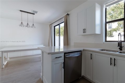 Купить таунхаус в Хайалиа, Флорида 3 спальни, 158.68м2, № 1975849 - фото 10