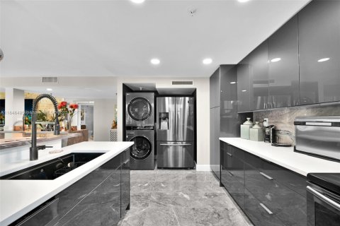 Condo in North Palm Beach, Florida, 3 bedrooms  № 1848967 - photo 13
