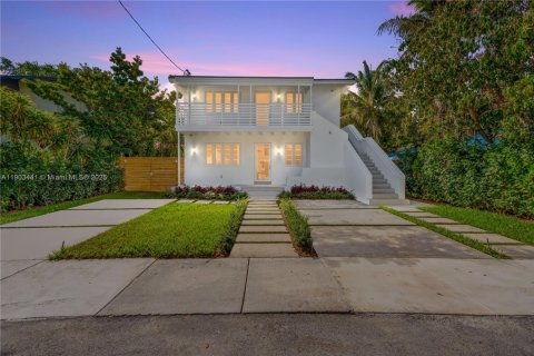 Casa en alquiler en Miami, Florida, 2 dormitorios, 91.97 m2 № 1963534 - foto 2