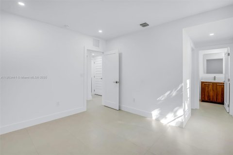 Casa en alquiler en Miami, Florida, 2 dormitorios, 91.97 m2 № 1963534 - foto 15
