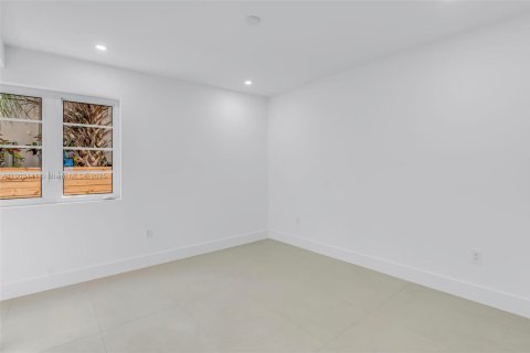 Casa en alquiler en Miami, Florida, 2 dormitorios, 91.97 m2 № 1963534 - foto 14