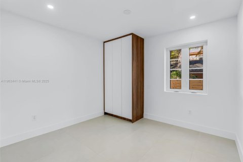 Casa en alquiler en Miami, Florida, 2 dormitorios, 91.97 m2 № 1963534 - foto 13