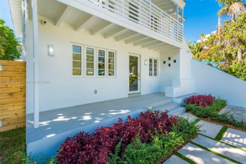 Casa en alquiler en Miami, Florida, 2 dormitorios, 91.97 m2 № 1963534 - foto 4