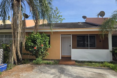 Apartment in Florida City, Florida 3 bedrooms, 114.27 sq.m. № 1869993 - photo 1