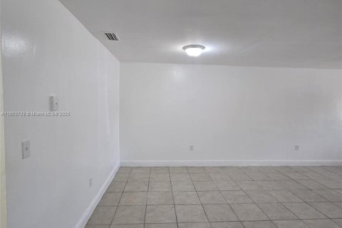 Apartment in Florida City, Florida 3 bedrooms, 114.27 sq.m. № 1869993 - photo 7