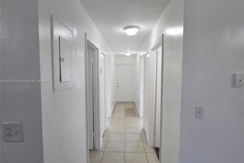 Apartment in Florida City, Florida 3 bedrooms, 114.27 sq.m. № 1869993 - photo 8