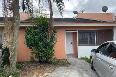 Apartment in Florida City, Florida 3 bedrooms, 114.27 sq.m. № 1869993 - photo 2