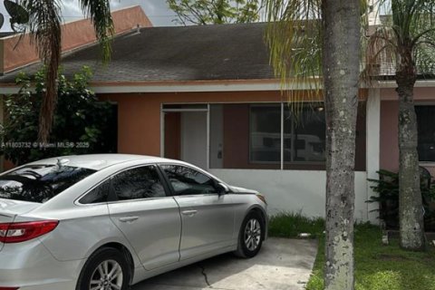 Apartment in Florida City, Florida 3 bedrooms, 114.27 sq.m. № 1869993 - photo 3