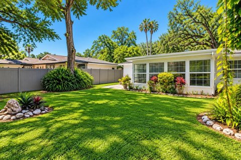 Villa ou maison à louer à Sarasota, Floride: 2 chambres, 128.58 m2 № 2418601 - photo 2