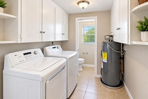 Villa ou maison à louer à Sarasota, Floride: 2 chambres, 128.58 m2 № 2418601 - photo 17