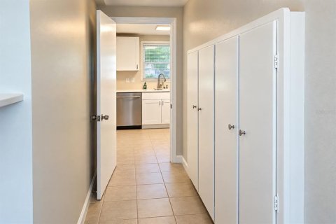 Villa ou maison à louer à Sarasota, Floride: 2 chambres, 128.58 m2 № 2418601 - photo 15