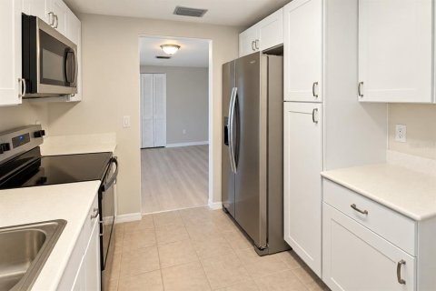 Villa ou maison à louer à Sarasota, Floride: 2 chambres, 128.58 m2 № 2418601 - photo 8