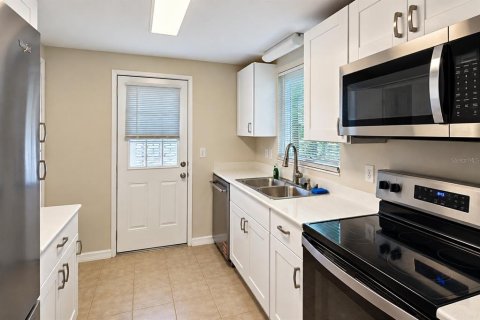 Villa ou maison à louer à Sarasota, Floride: 2 chambres, 128.58 m2 № 2418601 - photo 7